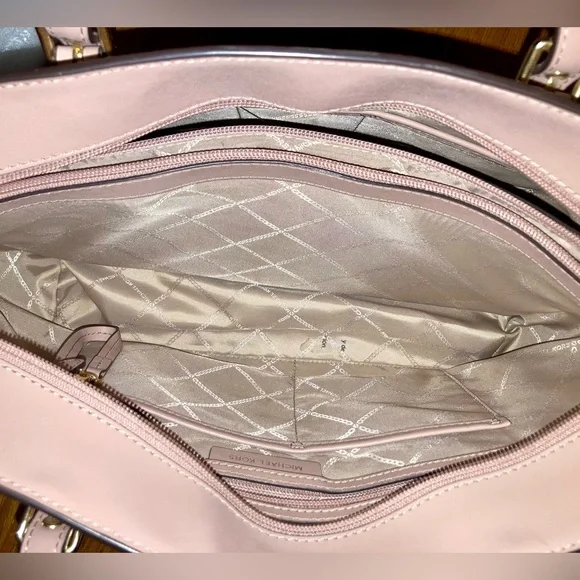 MICHAEL KORS Signature Voyager Tote Bag Pink & Cream  EUC - Picture 6 of 7